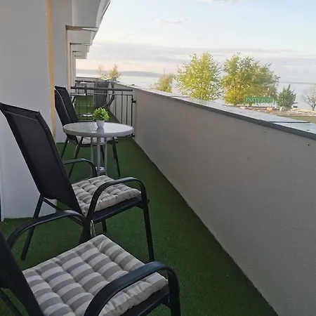 Silver Apartman - Waterfront With Lakeview Apartment *