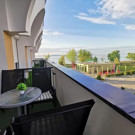 Silver Apartman - Waterfront With Lakeview Apartment Siofok